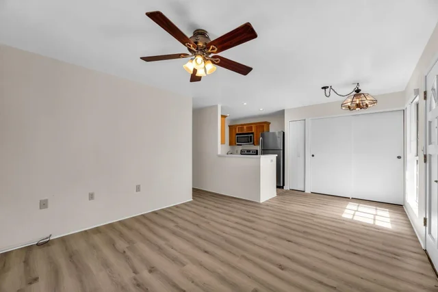 Listing Image for 160 Keonekai Rd 18-202 3 of 25