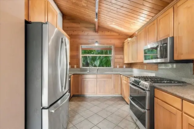 Listing Image for 183 Kapuai Rd 14 of 33