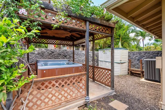 Listing Image for 12 Lio Poele Pl 33 of 39