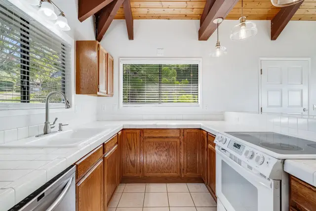 Listing Image for 34 Kaui Pl 46 of 50
