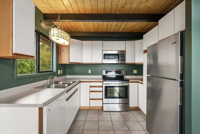 Listing Image for 25 Hoihoi Pl A 14 of 27