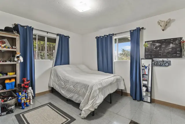 Listing Image for Rd 13 of 36