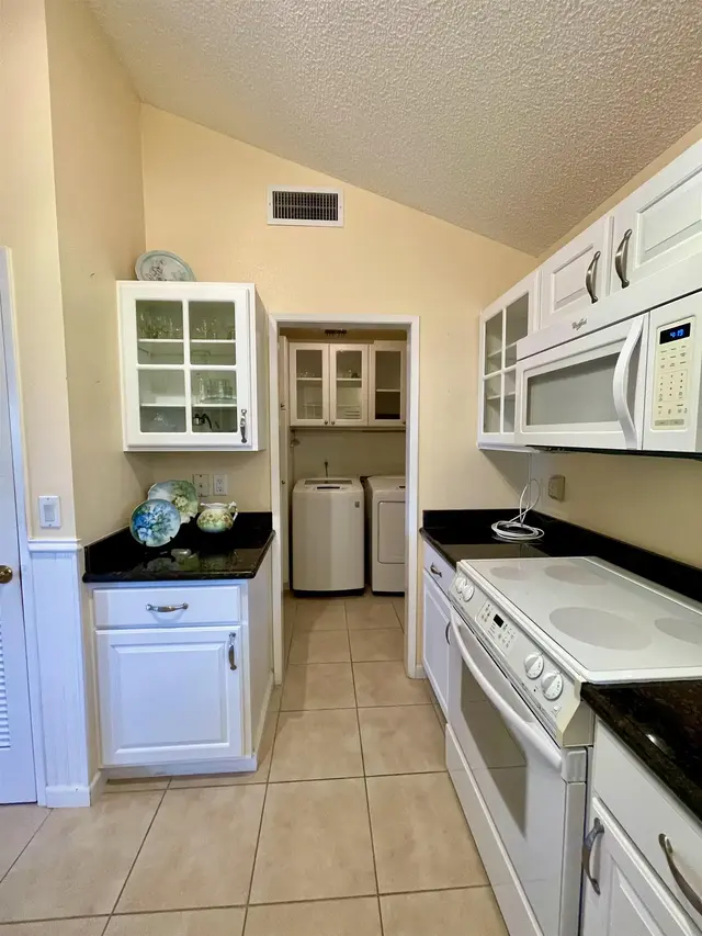 Listing Image for 10 N Hiena Pl 6 of 37