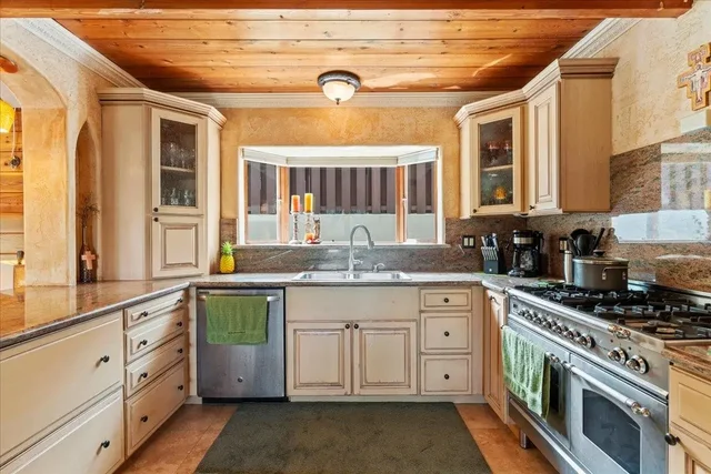 Listing Image for 535 Kuikahi Dr 18 of 50