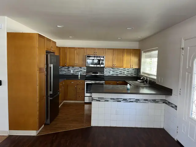 Listing Image for 23 Meheu Cir 2 of 12