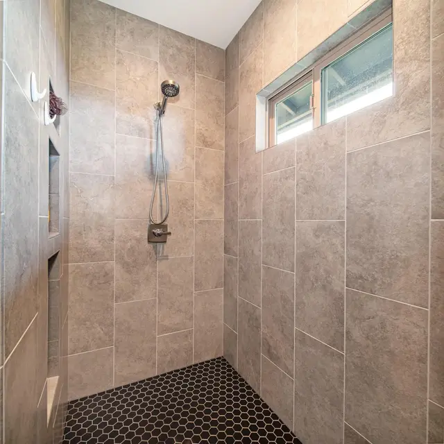 Listing Image for 43 Kapalulu Pl 26 of 27