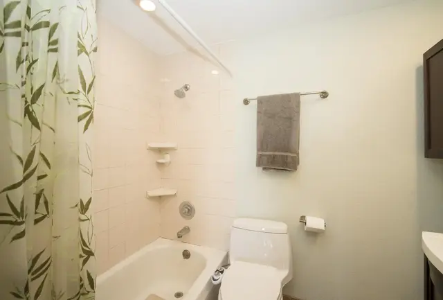 Listing Image for 2180 Vineyard St 105 13 of 35