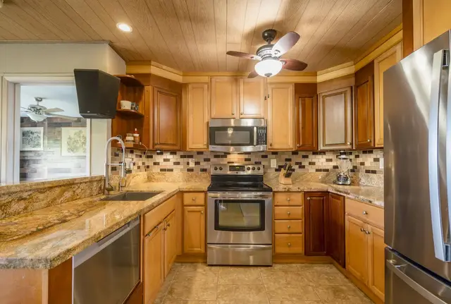 Listing Image for 2180 Vineyard St 105 5 of 35