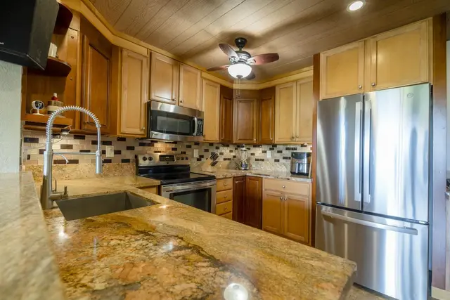 Listing Image for 2180 Vineyard St 105 6 of 35
