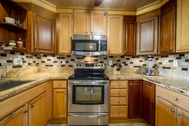 Listing Image for 2180 Vineyard St 105 7 of 35
