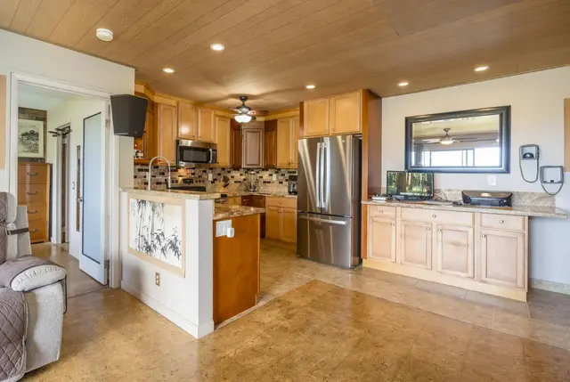 Listing Image for 2180 Vineyard St 105 8 of 35
