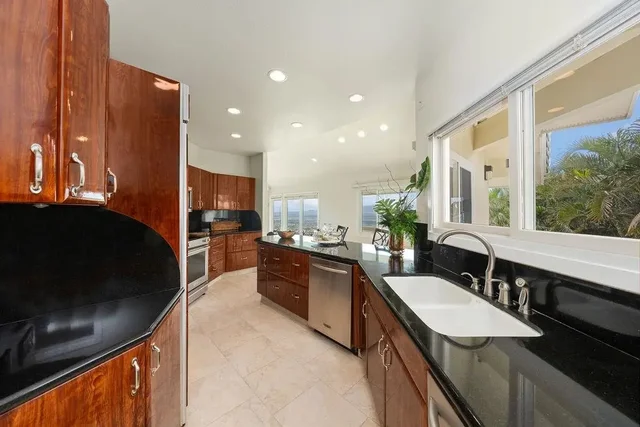 Listing Image for 679 Maalahi St 10 of 38