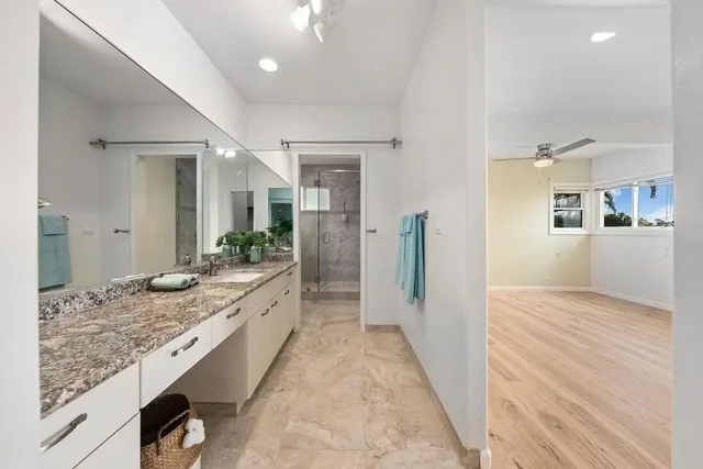 Listing Image for 679 Maalahi St 14 of 38