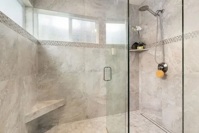 Listing Image for 679 Maalahi St 16 of 38