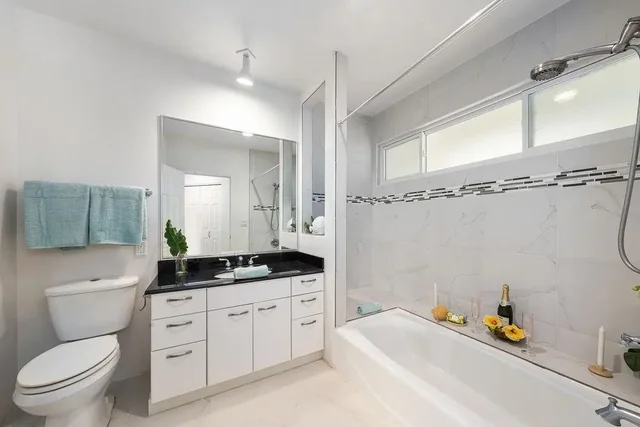 Listing Image for 679 Maalahi St 20 of 38