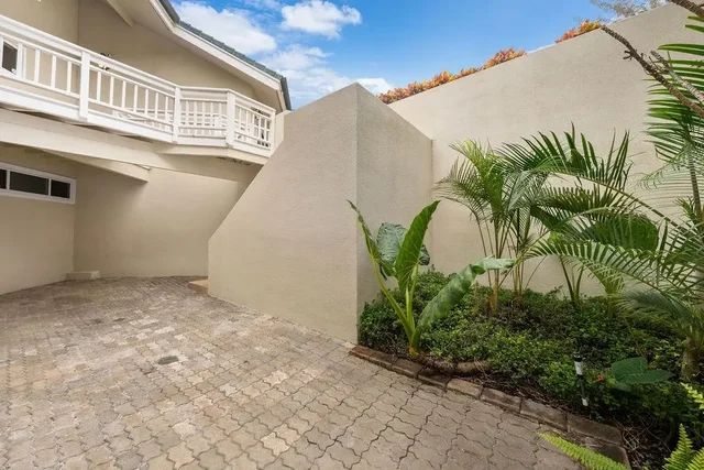 Listing Image for 679 Maalahi St 24 of 38