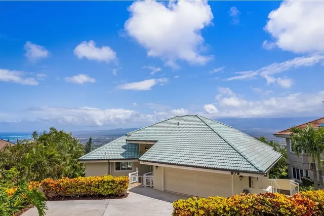 Listing Image for 679 Maalahi St 3 of 38