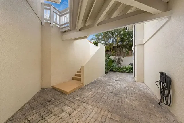 Listing Image for 679 Maalahi St 31 of 38