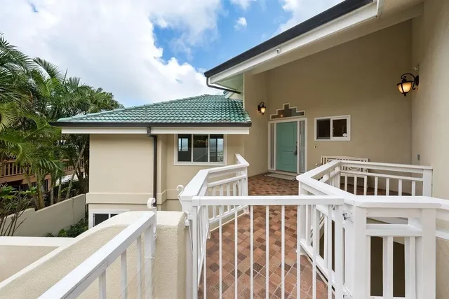 Listing Image for 679 Maalahi St 4 of 38