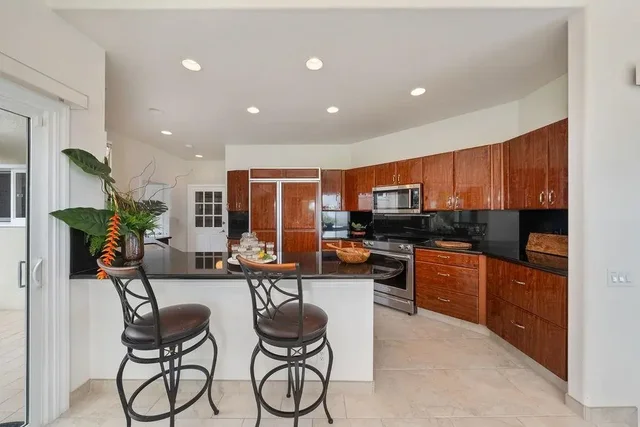 Listing Image for 679 Maalahi St 8 of 38