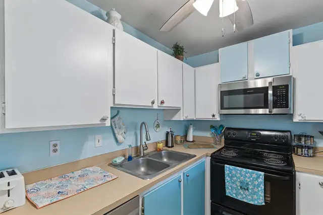 Listing Image for 3740 Lower Honoapiilani Rd F306 12 of 30