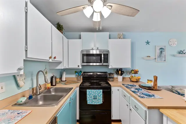 Listing Image for 3740 Lower Honoapiilani Rd F306 9 of 30