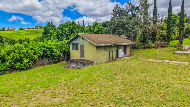 Listing Image for 11 Akea Pl 18 of 34