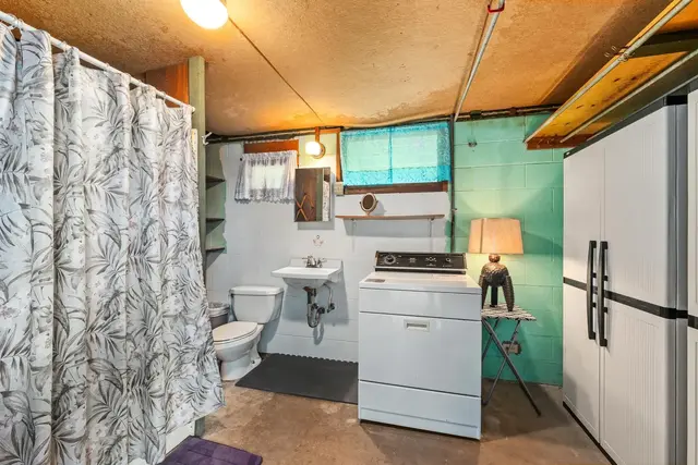 Listing Image for 11 Akea Pl 33 of 34