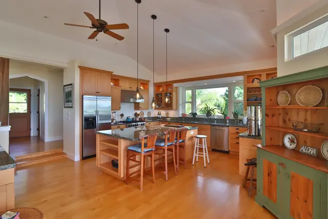 Listing Image for 14 Lower Ulumalu Rd 17 of 50