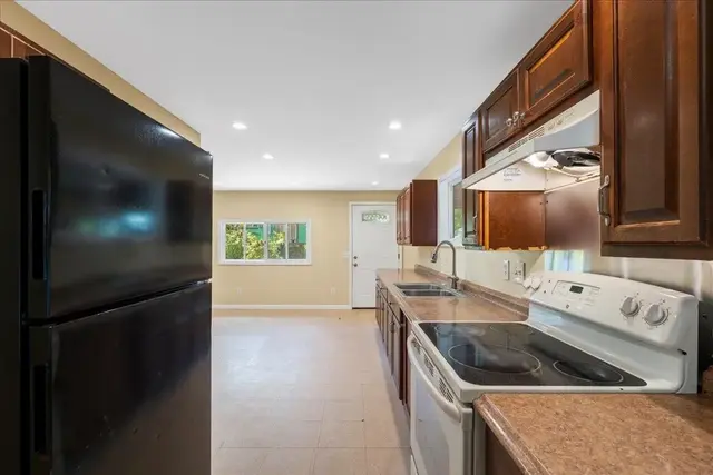 Listing Image for 752 Noholani St 17 of 45