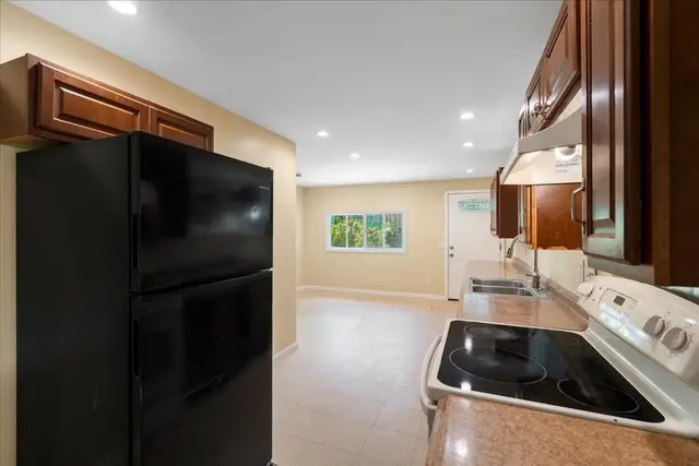 Listing Image for 752 Noholani St 18 of 45