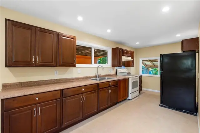 Listing Image for 752 Noholani St 19 of 45