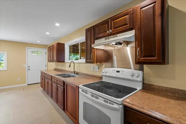 Listing Image for 752 Noholani St 20 of 45