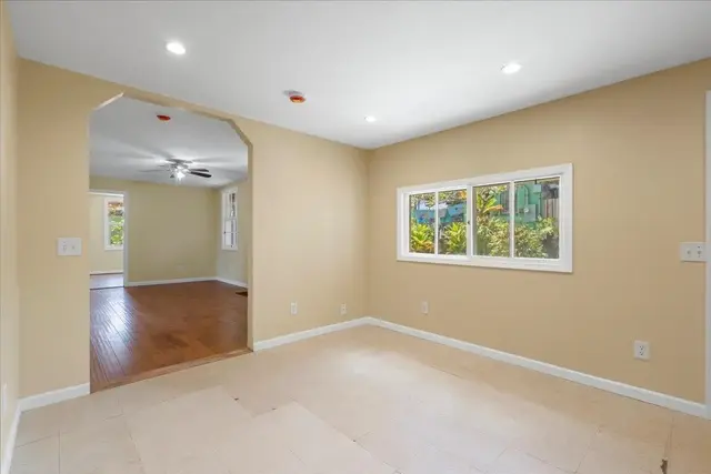 Listing Image for 752 Noholani St 23 of 45