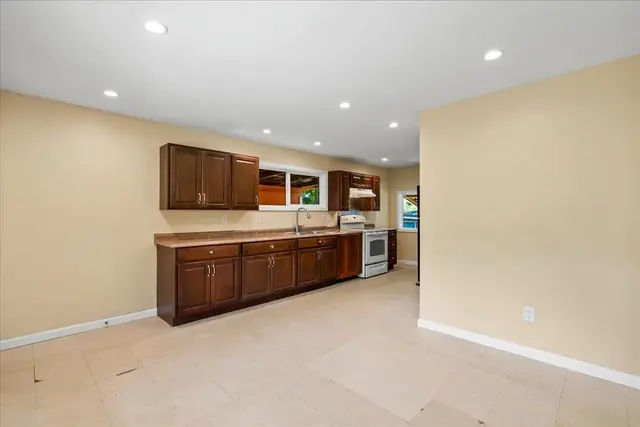 Listing Image for 752 Noholani St 7 of 45