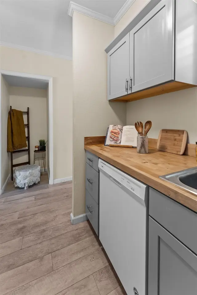 Listing Image for 1063 Lower Main St 203 5 of 22