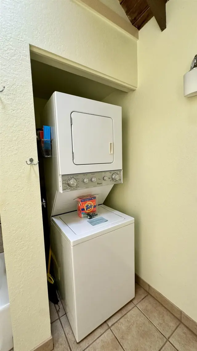 Listing Image for 100 Lio Pl Q3 21 of 36