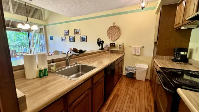 Listing Image for 100 Lio Pl Q3 6 of 36