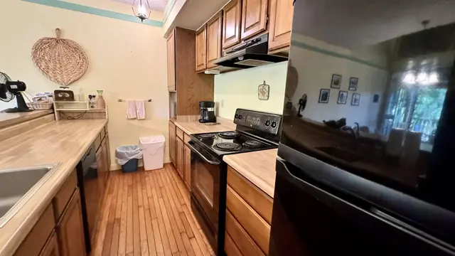 Listing Image for 100 Lio Pl Q3 7 of 36