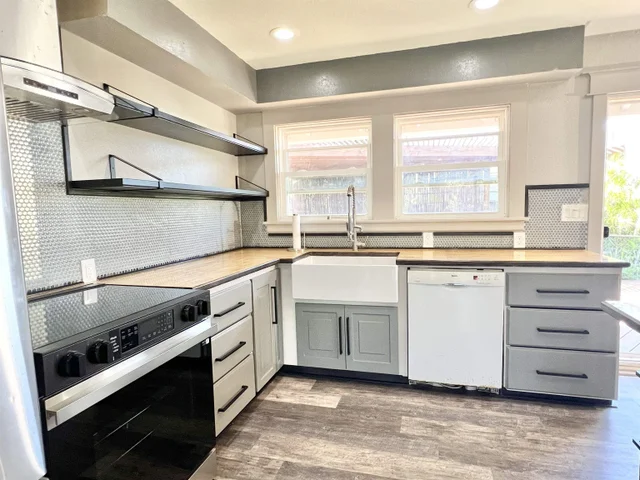 Listing Image for 2750 Keikilani St 8 of 20