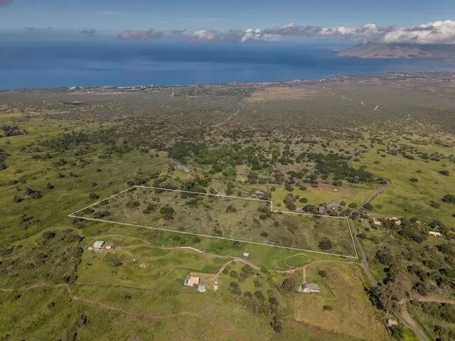 Listing Image for 275 Kealakapu Rd 13 of 28