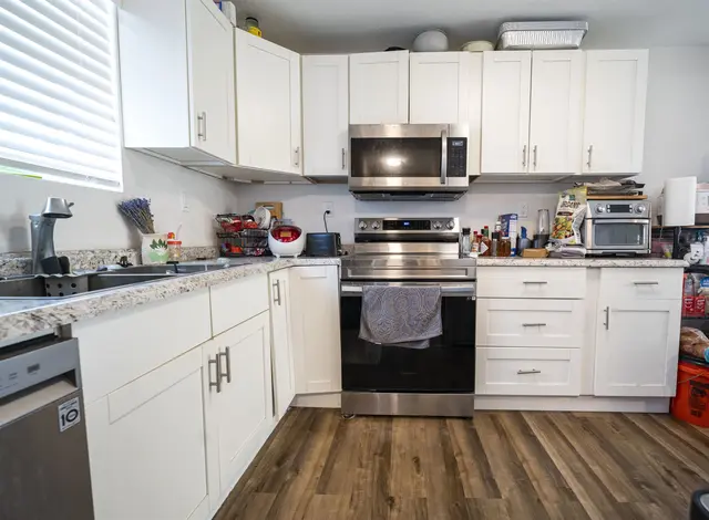 Listing Image for 371 Lono Ave 14 of 19