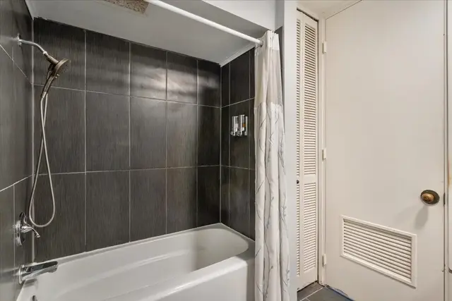 Listing Image for 20 Hauoli St 212 25 of 31