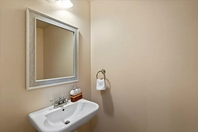 Listing Image for 31 E Kuu Aku Ln 206 8 of 21