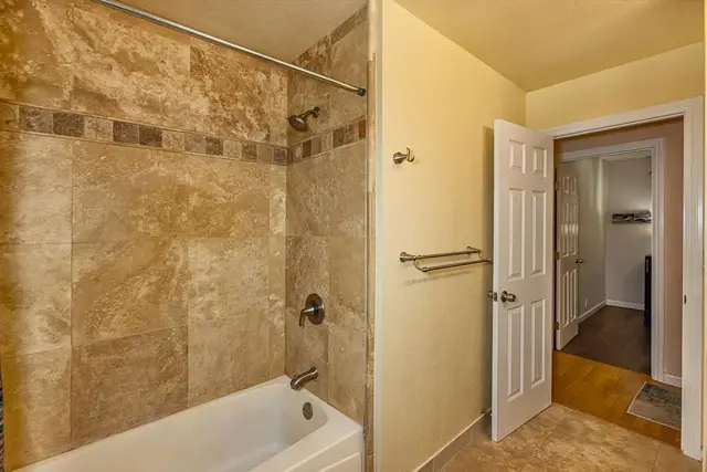 Listing Image for 289 Aukahi St 16 of 43