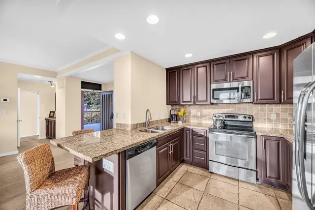 Listing Image for 500 Kapalua Dr 25v 3-4 3 of 36