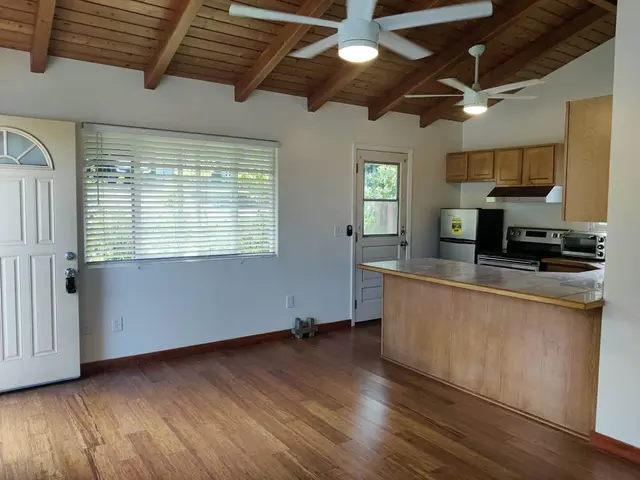 2042 Kahekili Hwy B, Wailuku, 399924 - 4/16