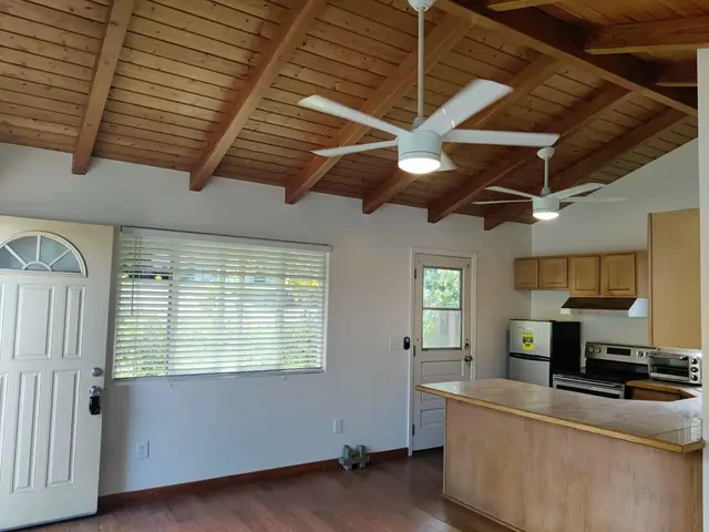 2042 Kahekili Hwy B, Wailuku, 399924 - 5/16