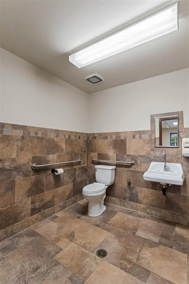 Listing Image for 300 E Uahi Way 18 of 19