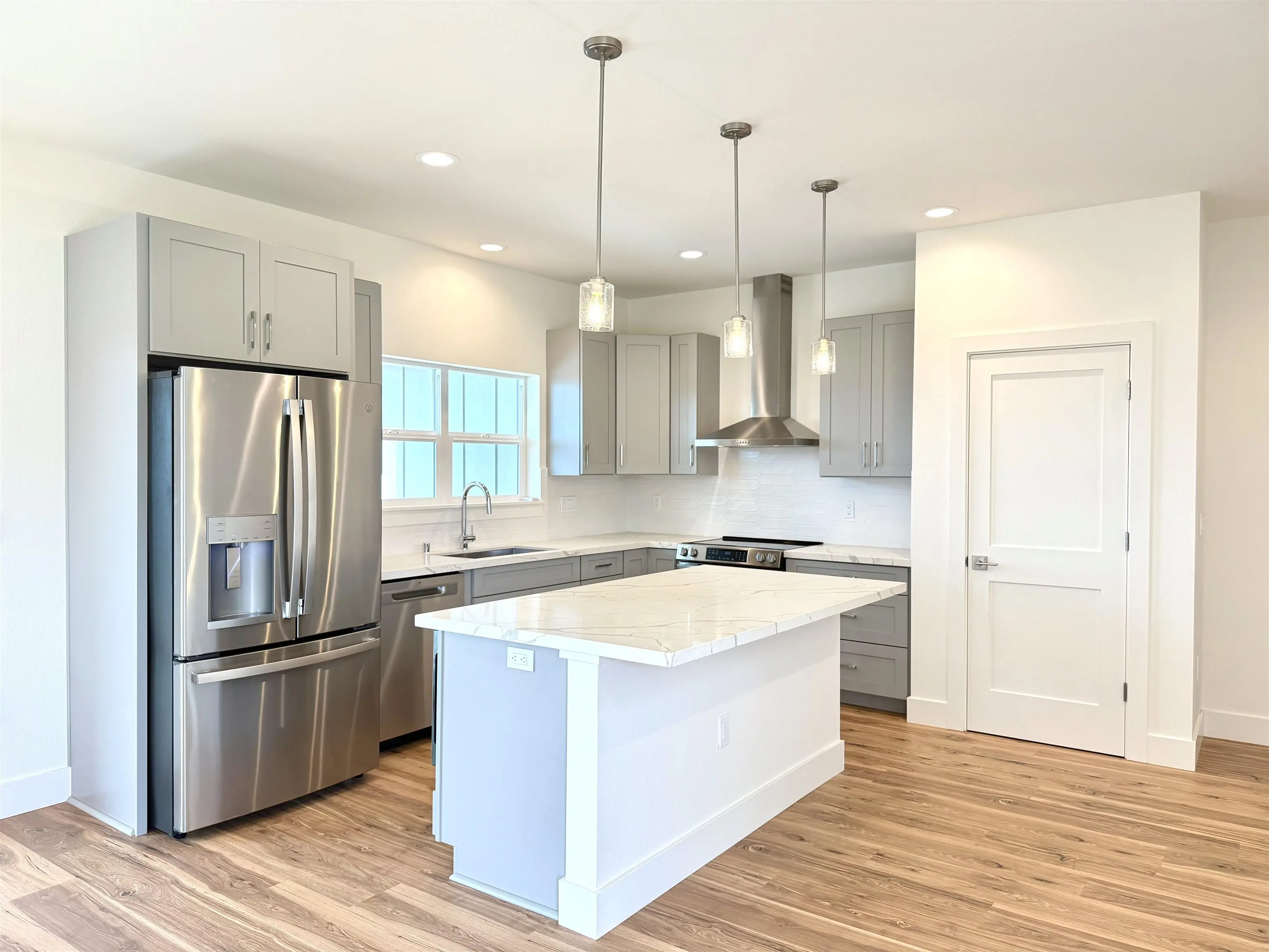 Photo of Listing #408262